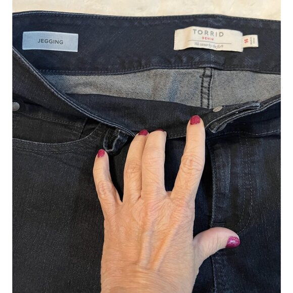 Torrid Denim Shorts Womens 14 Dark Blue Wash Bermuda Jegging High Rise 3 Button - Picture 3 of 8